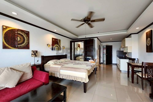 Charming Condo with Pool in Heart of Jomtien photo