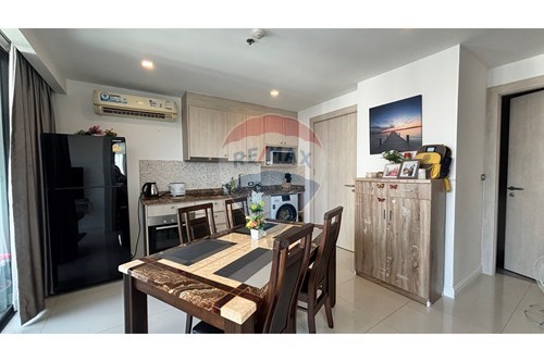 Luxury Condo with City Views, Prime Location photo