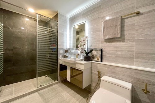 Chic 2-BR Condo in Bang Lamung – Urban Retreat — photo 5