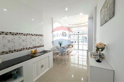 Dream Thailand Retreat: Sattahip Townhouse Oasis photo