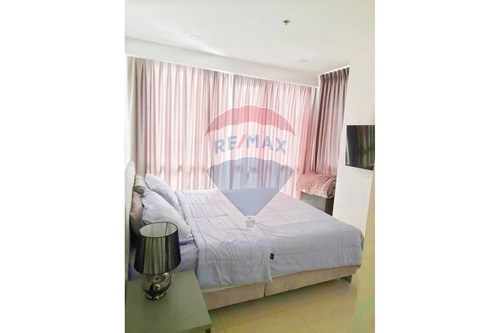 Luxury Condo with City Views, Prime Location photo