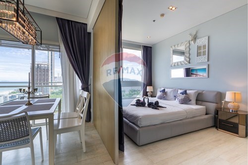 Luxury Beachfront Condo in Na jomtien Pattaya for Sale photo
