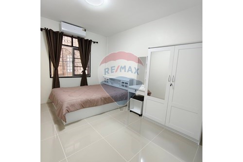 Home in Park Roongrueng - Pet-Friendly!