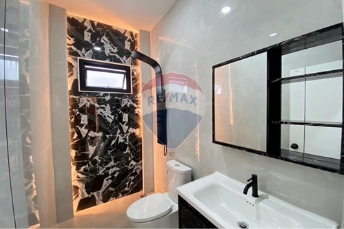 Affordable Pattaya City Home: 4BR, 2BA, Prime Location photo