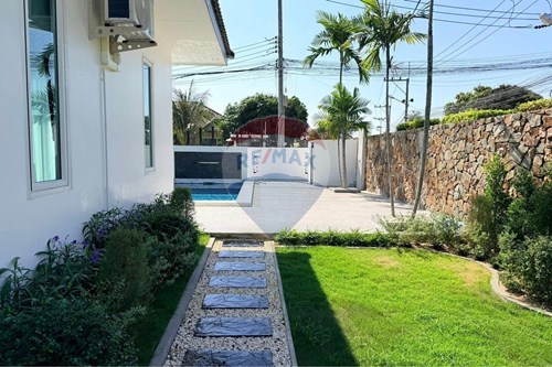 Luxury Villa in Garden Ville 1: Pool & Golf Nearby photo