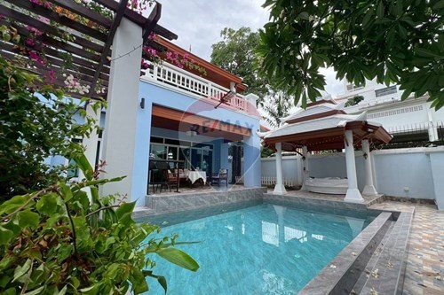 Luxury Pattaya Villa: Modern Elegance Awaits You! photo