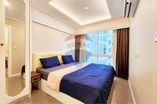 Experience Luxury Living in Jomtien Pattaya Condo photo