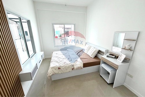 Dream Thailand Retreat: Sattahip Townhouse Oasis photo