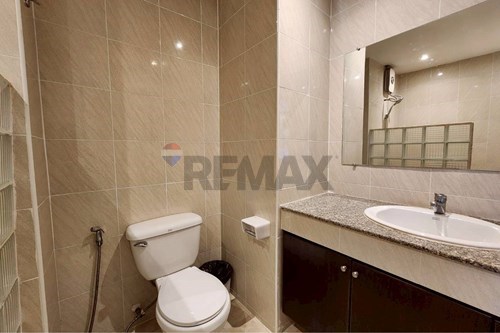 Charming Condo with Pool in Heart of Jomtien photo