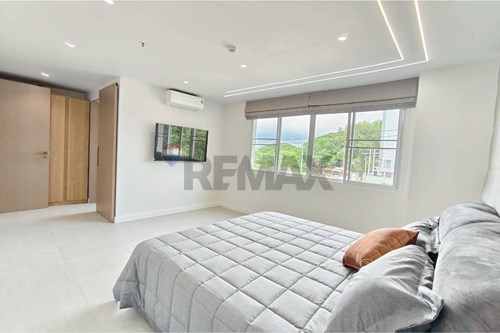 Stunning 2BR/3BA Modern Condo in Pattaya
