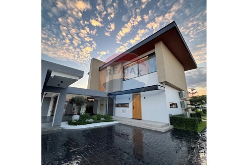 Luxury Smart Home in Pattaya near The Regent's International School photo
