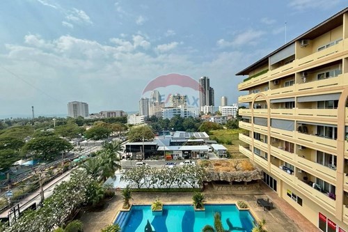 Slice of Paradise: Stunning Condo in Pratumnak photo