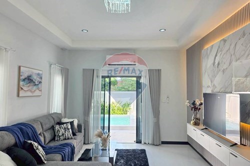 Elegant Home with Pool in Huay Yai - Must See!