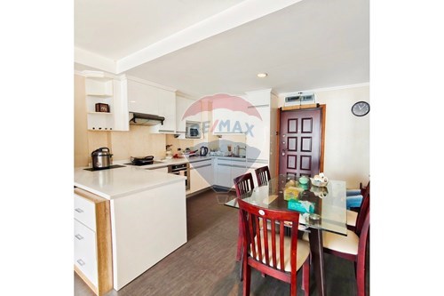 Experience Beachfront Living at View Talay 5C in Pattaya photo