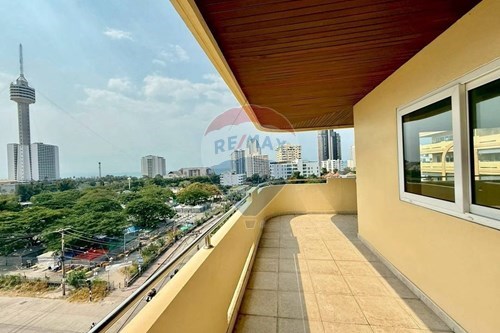 Slice of Paradise: Stunning Condo in Pratumnak photo
