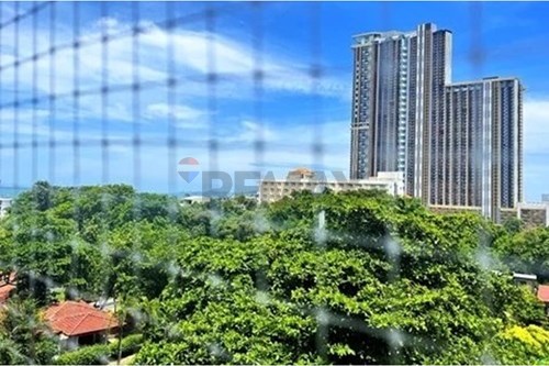 Superb Jomtien Beach Condo with Sea Views photo