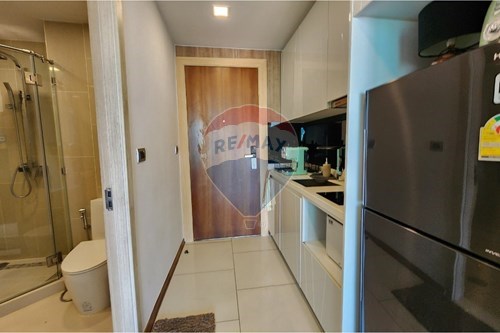 Own a Modern Condo in Pattaya's Heart photo