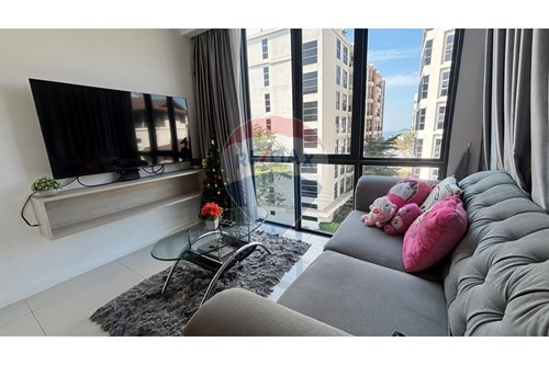 Luxury Condo with City Views, Prime Location photo