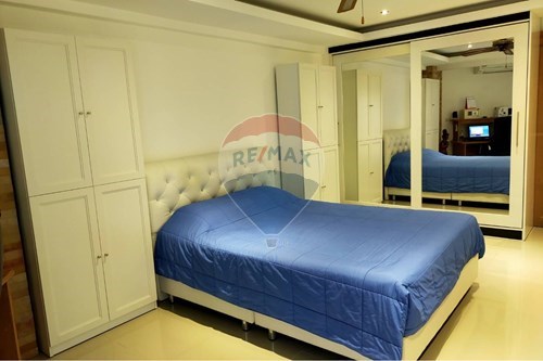 Jomtien Beach Condo by Jomtien Second Road photo