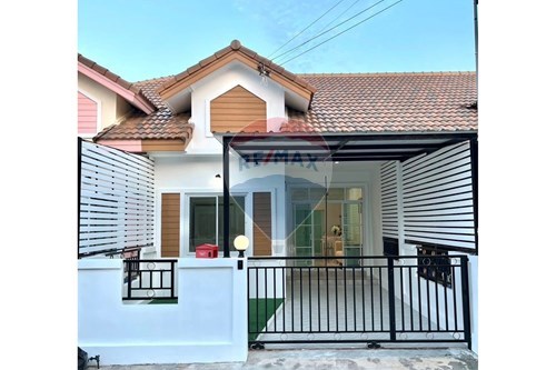 Dream Thailand Retreat: Sattahip Townhouse Oasis