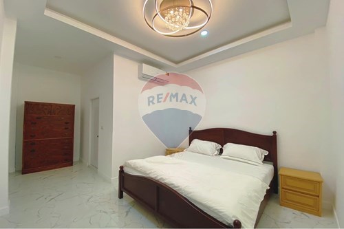 Affordable Pattaya City Home: 4BR, 2BA, Prime Location photo
