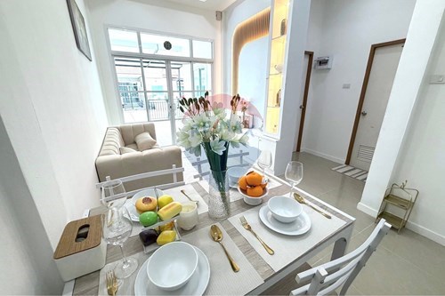 Dream Thailand Retreat: Sattahip Townhouse Oasis photo