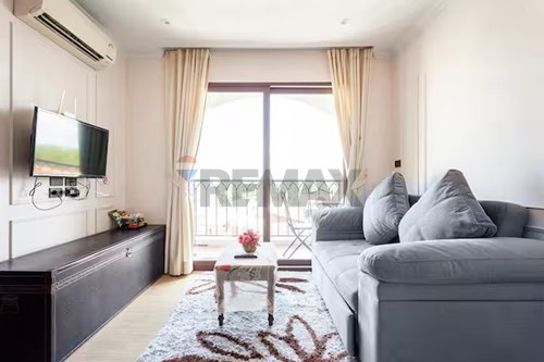 Beachside Elegance: Jomtien Condo, Reduced Price!