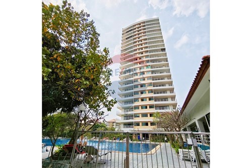Experience Beachfront Living at View Talay 5C in Pattaya photo