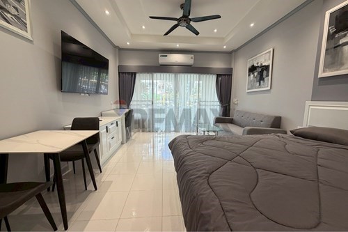 Serene 1-Bed Condo in Jomtien: Your Oasis Awaits
