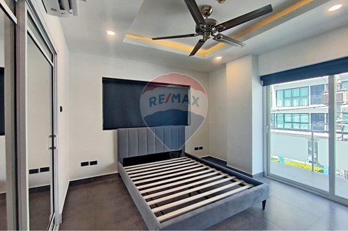 Charming Condo: Pratumnak Hill, 1-BR, FQ Legal photo