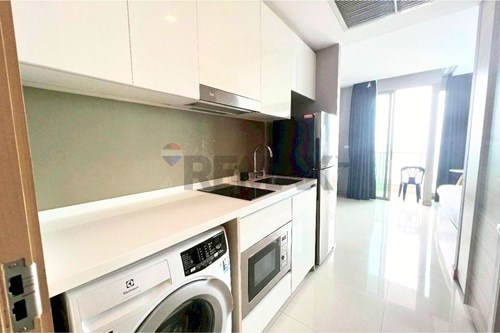 Luxury Studio: Foreign Quota, 27th Floor, 2.99M THB