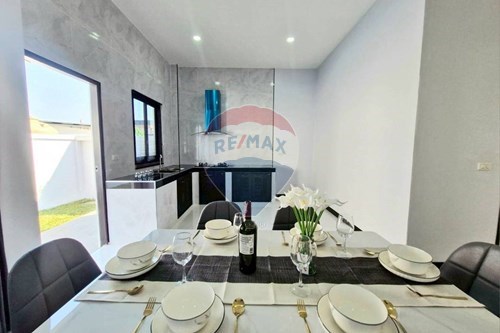 Luxury Modern Home in Bang Lamung, Chonburi photo