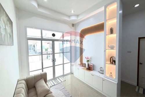 Dream Thailand Retreat: Sattahip Townhouse Oasis photo