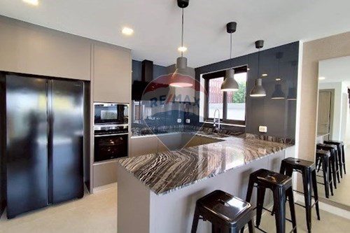 Luxury Villa in Central Pattaya: Ready to Sell! ✨