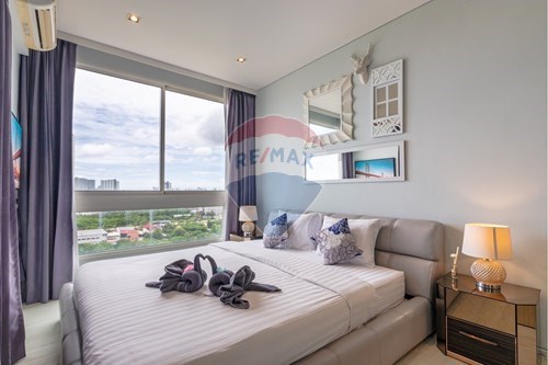 Luxury Beachfront Condo in Na jomtien Pattaya for Sale photo