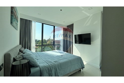 Luxury Condo with City Views, Prime Location photo