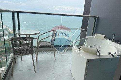 Special Offer! "Seaside Luxury: 53rd Floor Condo at Jomtien Beach photo