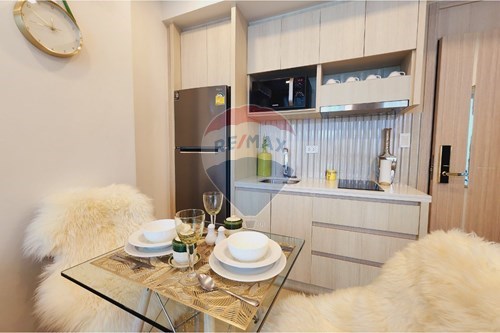 Luxurious 1-Bedroom Condo in Pattaya's Heart photo
