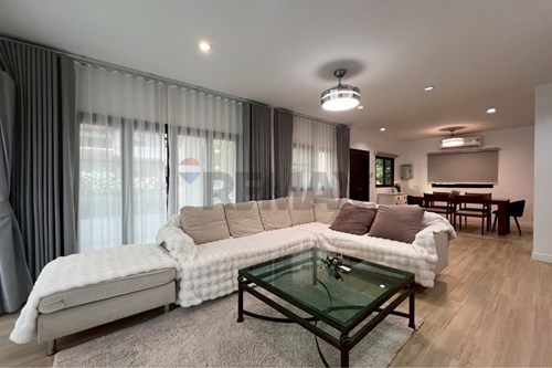 Luxurious Villa in Na Jomtien: Rent Now!