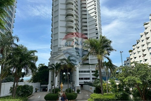 Beachfront 2BR Condo with Sea View