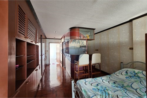 Own a Slice of Paradise in Park Beach Condo! photo