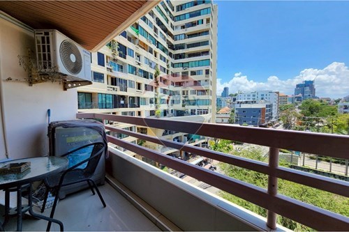 Beachside Condo in Pattaya - 1.7M Baht! photo