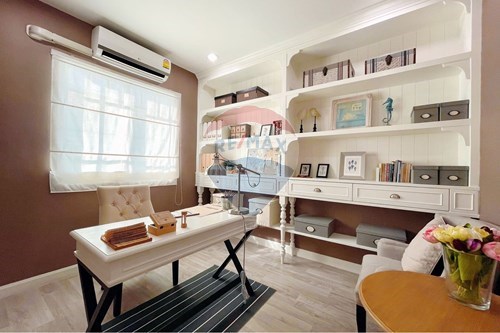 Stylish Townhouse: Urban Oasis in Pattaya photo