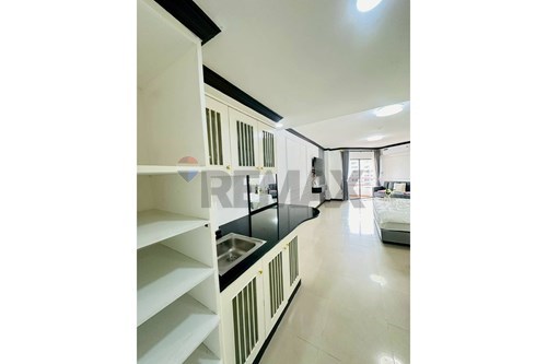 Stunning Sea-View Condo in Pratumnak, Thailand — photo 4