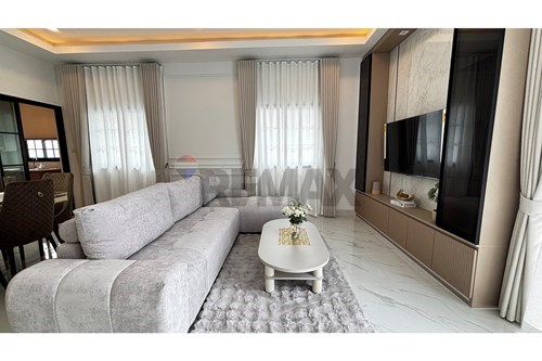 Coastal Luxury: New Villa in Soi Siam Country Club, Pattaya