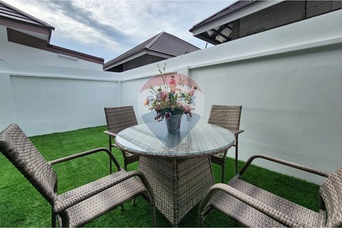 Tranquil Luxury: Huay Yai Home with Pool photo