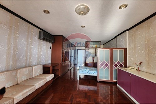 Own a Slice of Paradise in Park Beach Condo! photo