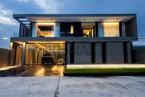 Experience Luxury at Casa Jomtien Village
