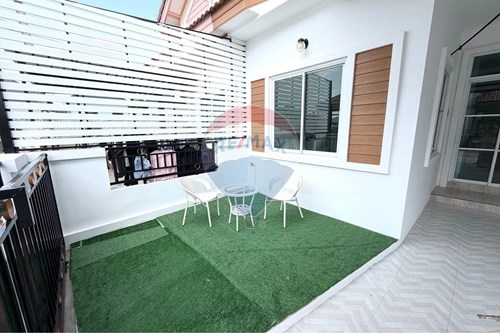 Dream Thailand Retreat: Sattahip Townhouse Oasis photo