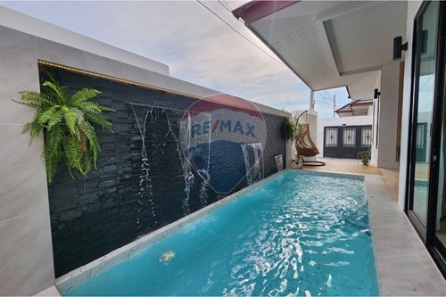 Tranquil Luxury: Huay Yai Home with Pool photo